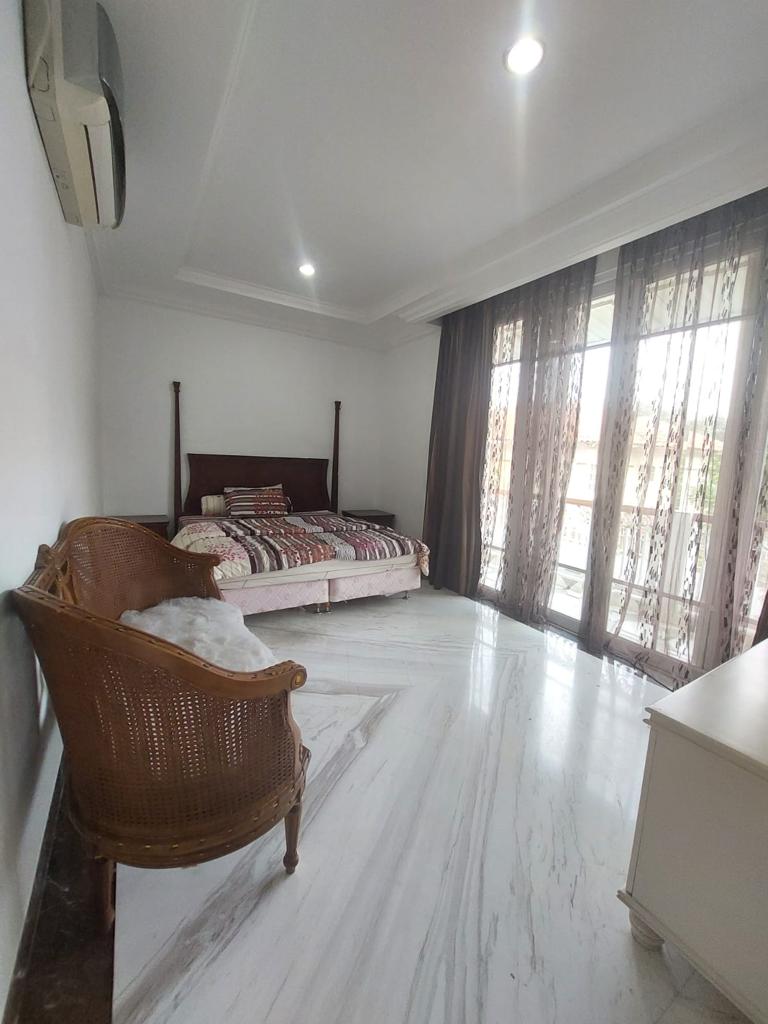 Rumah Disewakan Fully Furnished di Taman Menteng Lippo Cikarang